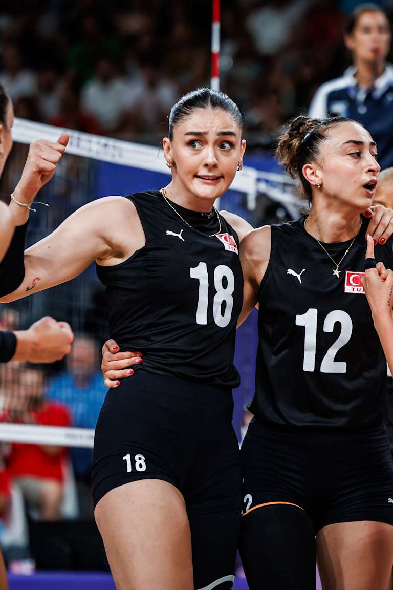 With Güneş back, Türkiye top the Dominican Republic