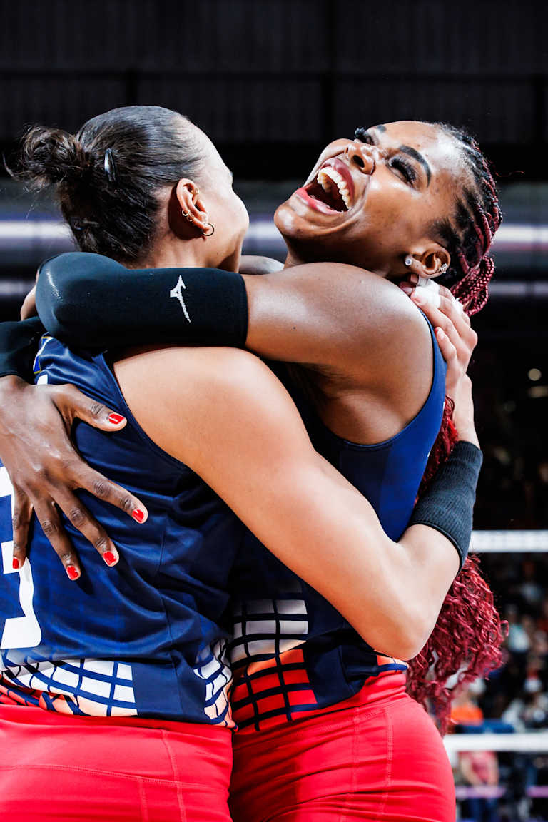 Dominicans come back strong and storm into the quarterfinals