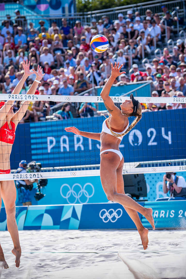 Melissa & Brandie snatch first Olympic final spot