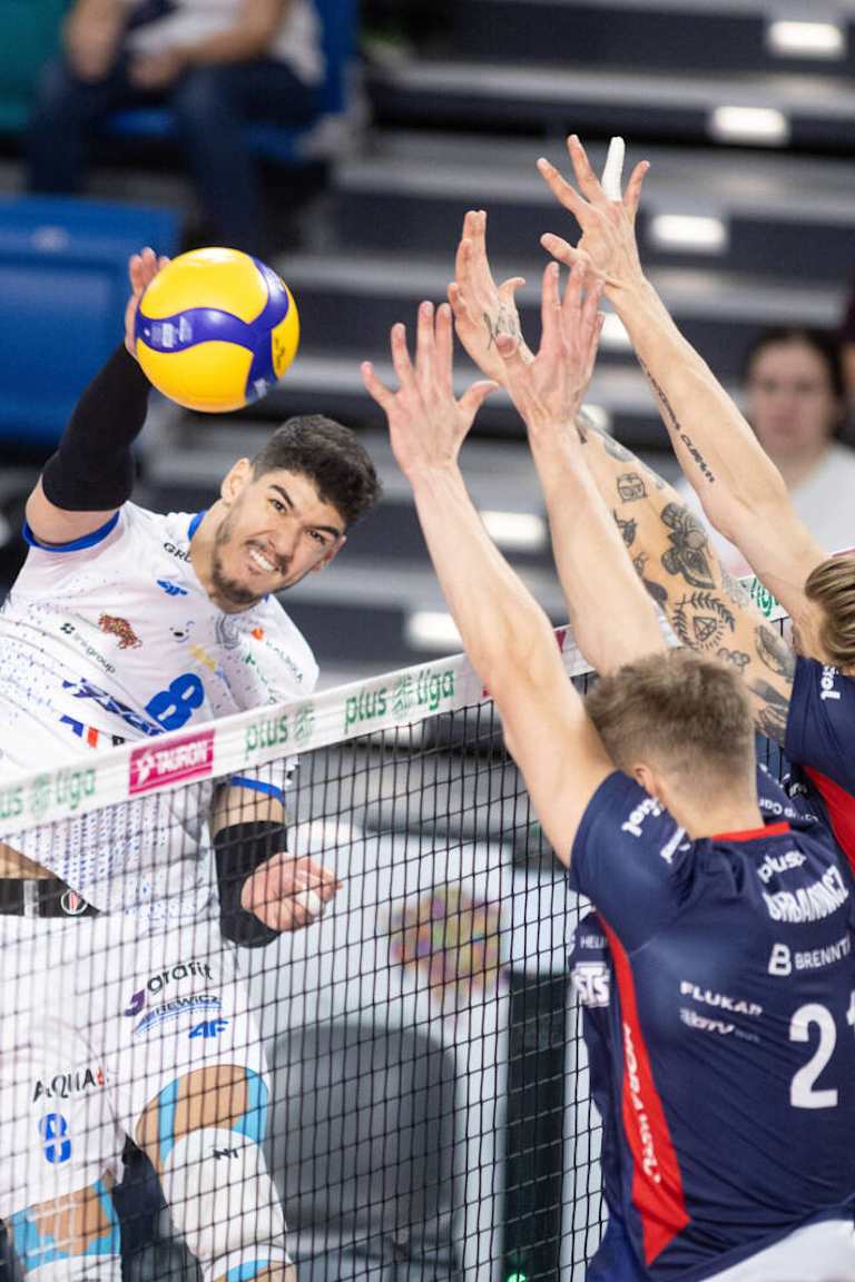 Honorato se destaca em grande vitória do Suwałki na Polônia