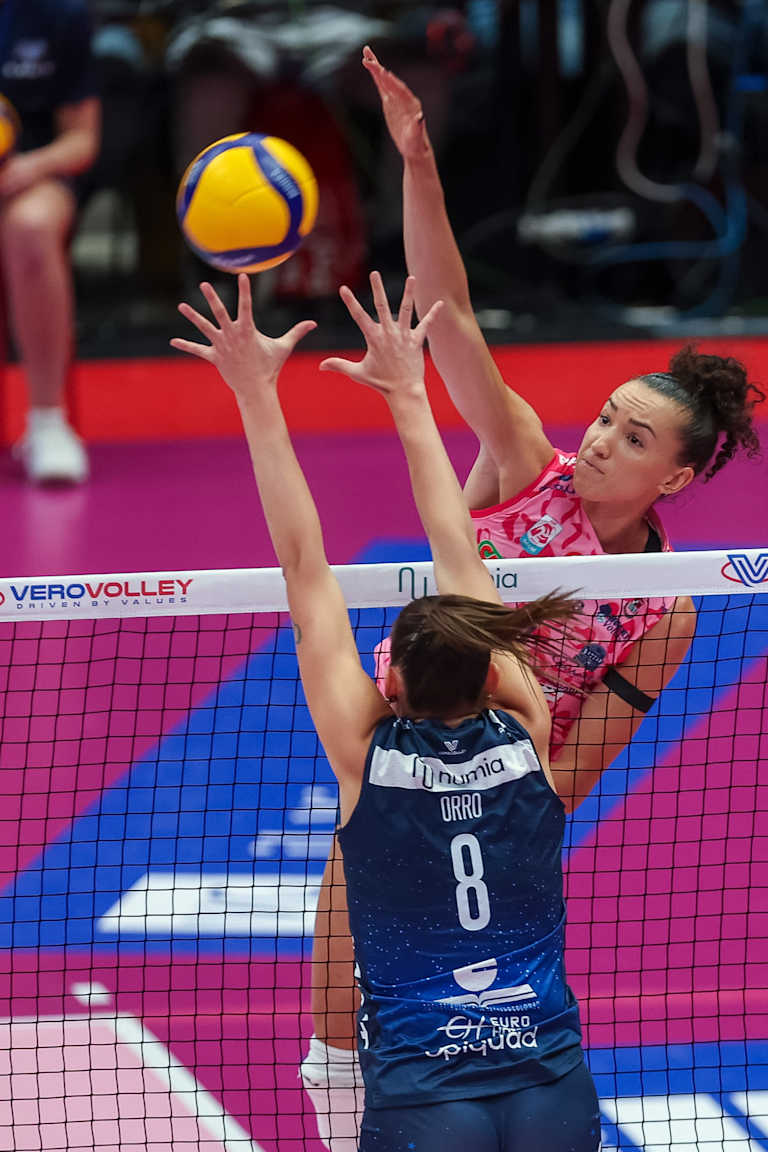 Gabi faz a diferença no clássico italiano