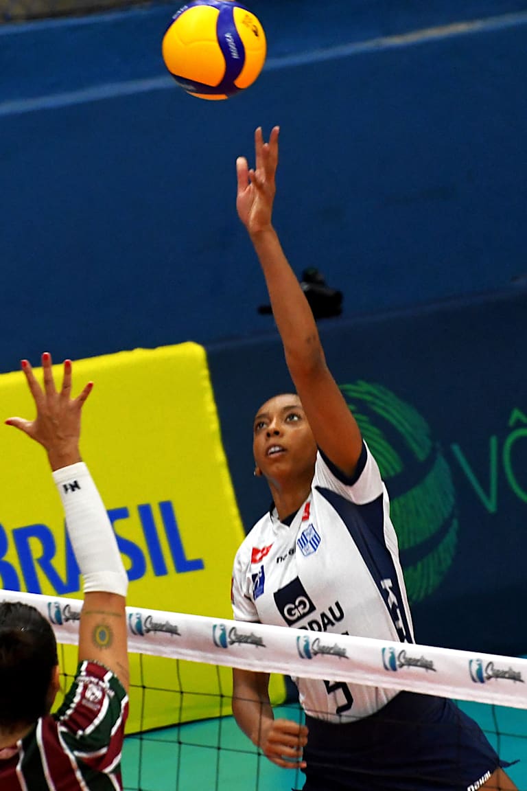 Kisy decide e Minas bate o Fluminense no tie-breaker