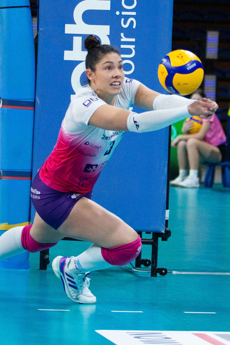 DevelopRes de Sabrina e Bruna joga pela liderança na Polônia