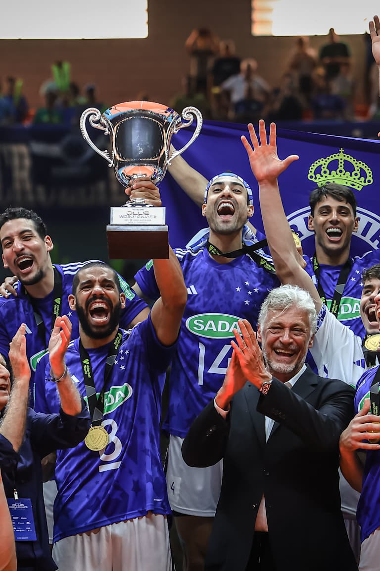 Sada Cruzeiro at the top of the world for the fifth time