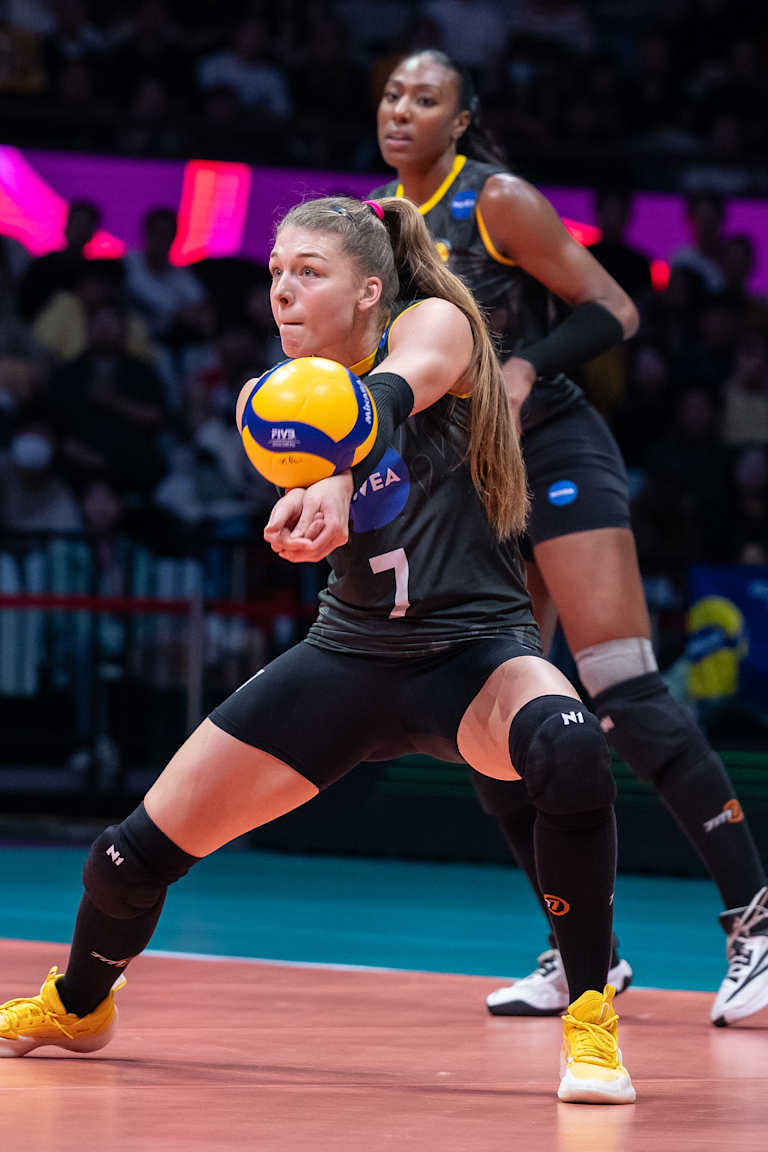 Praia e Minas caem na estreia do Mundial