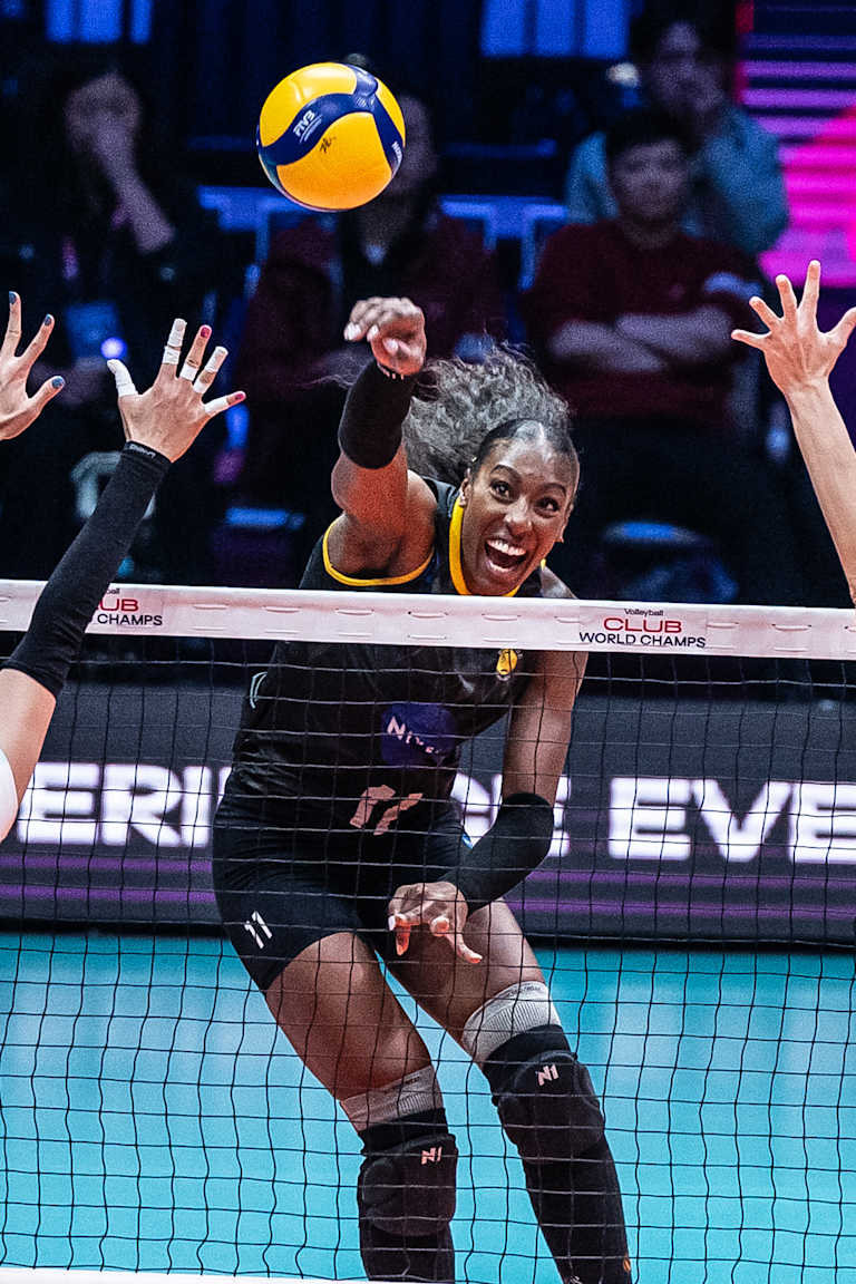 Praia cai na semifinal e disputará o bronze na China