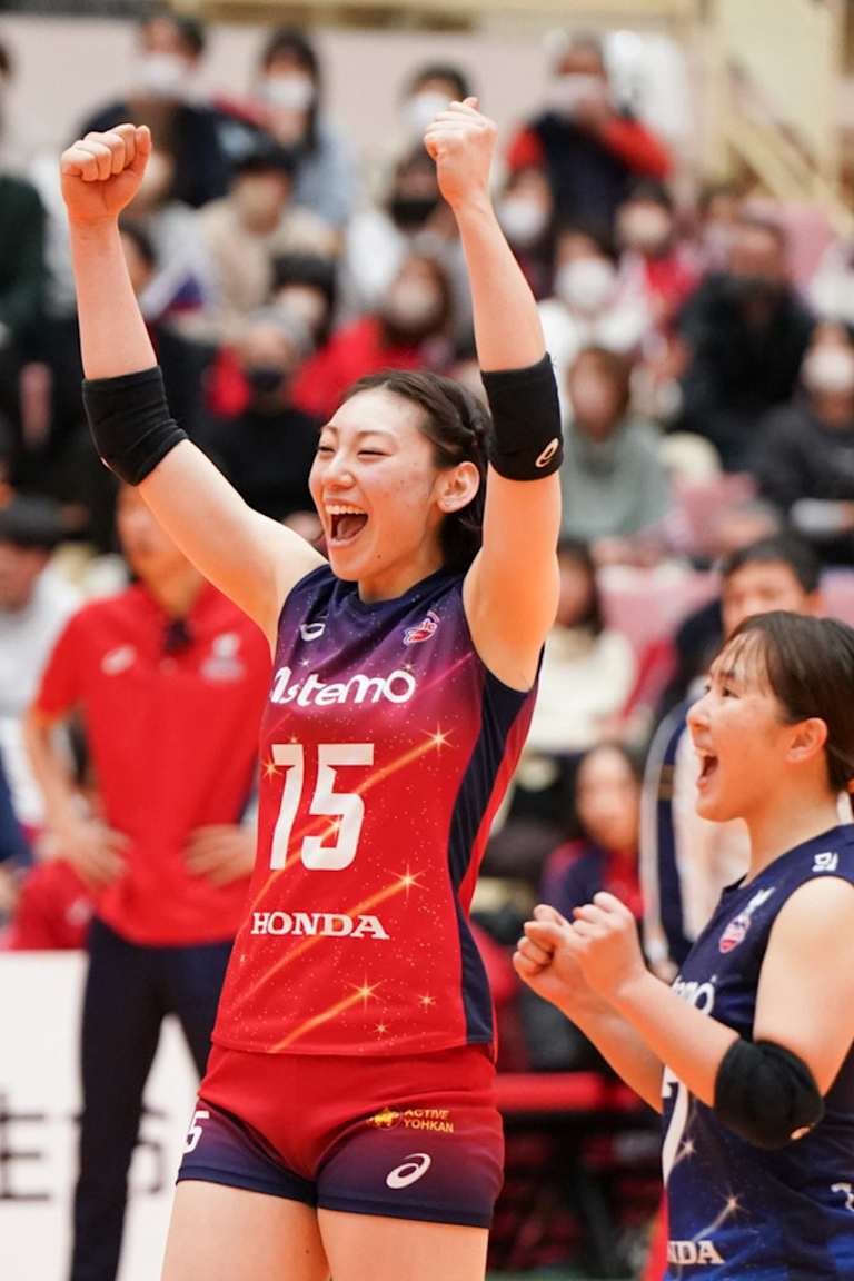 Astemo and NEC exchange wins in tough five-set battles