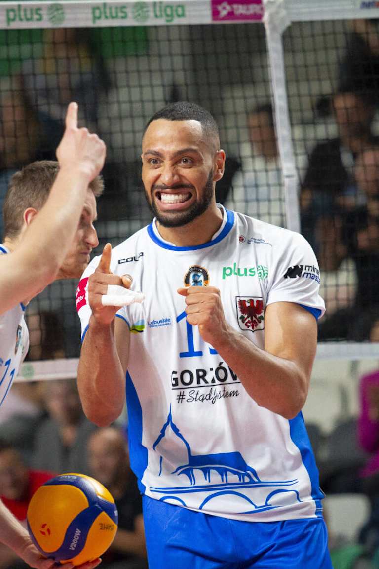 Chizoba brilha em duelo brasileiro na Liga Polonesa