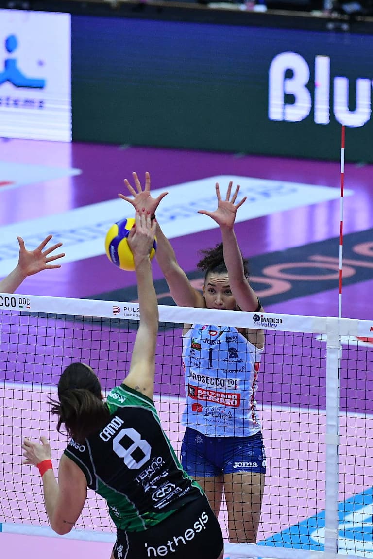 Times de Gabi e Carol vão às semifinais da Copa da Itália