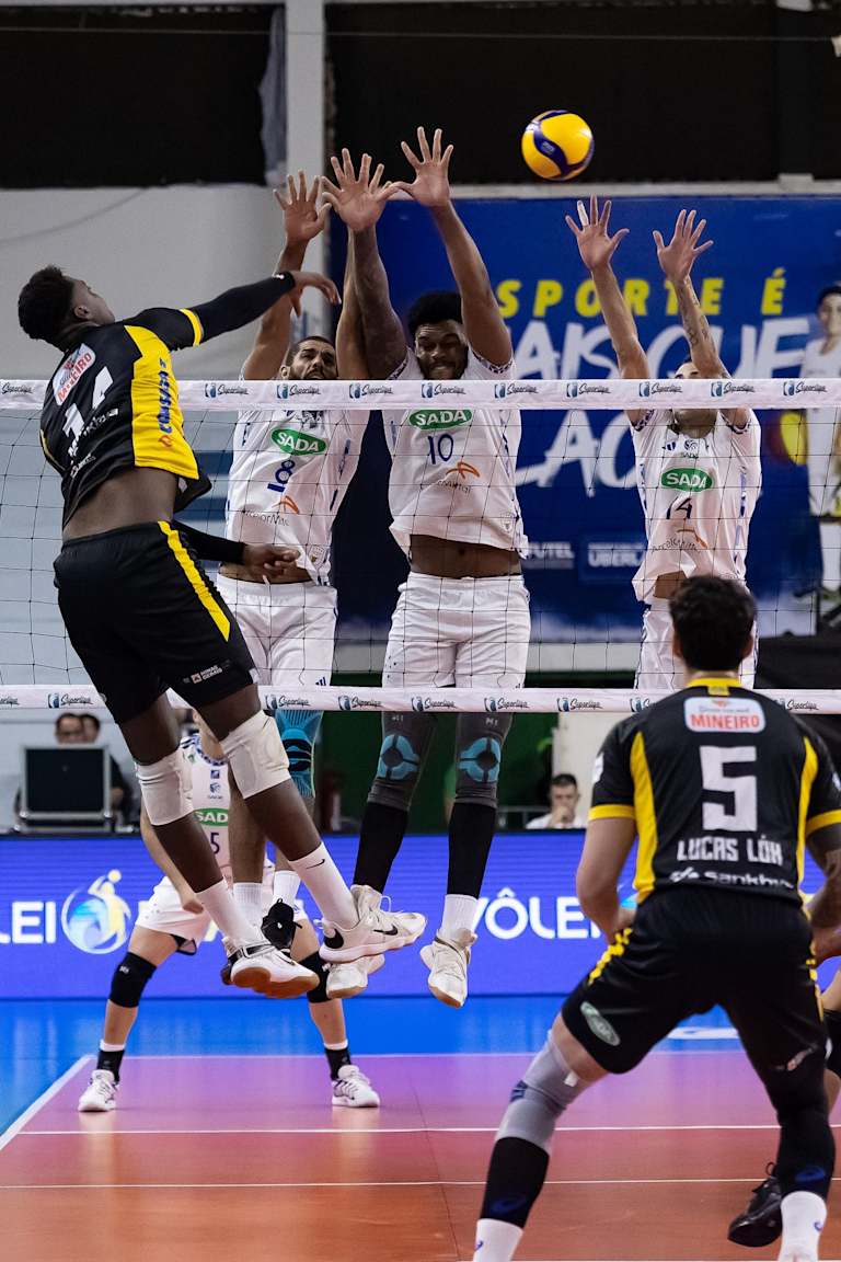 Sada Cruzeiro e Praia se enfrentam no retorno da Superliga