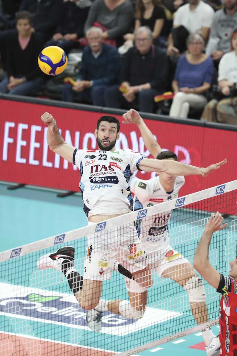 Trentino de Flávio enfrenta o líder Perugia na Itália