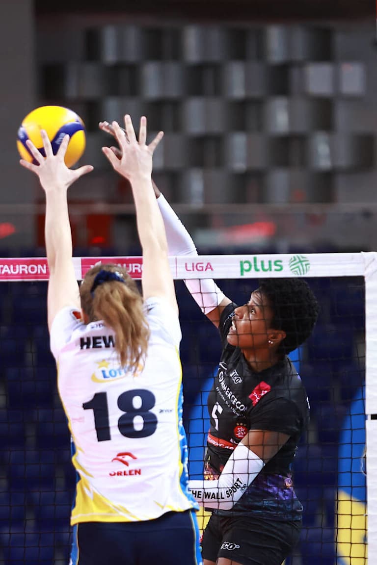 Régis e Sabrina recebem troféu de MVP na Polônia