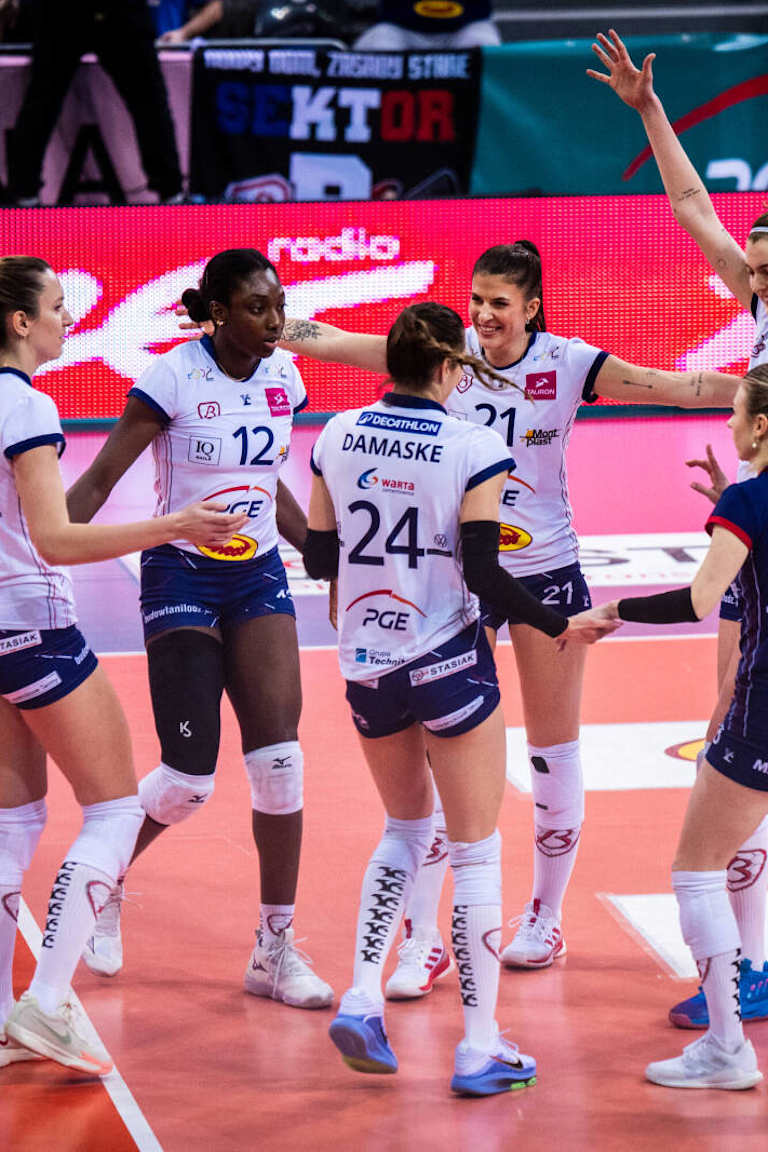 Budowlani win five-setter and stay on DevelopRes’ tail