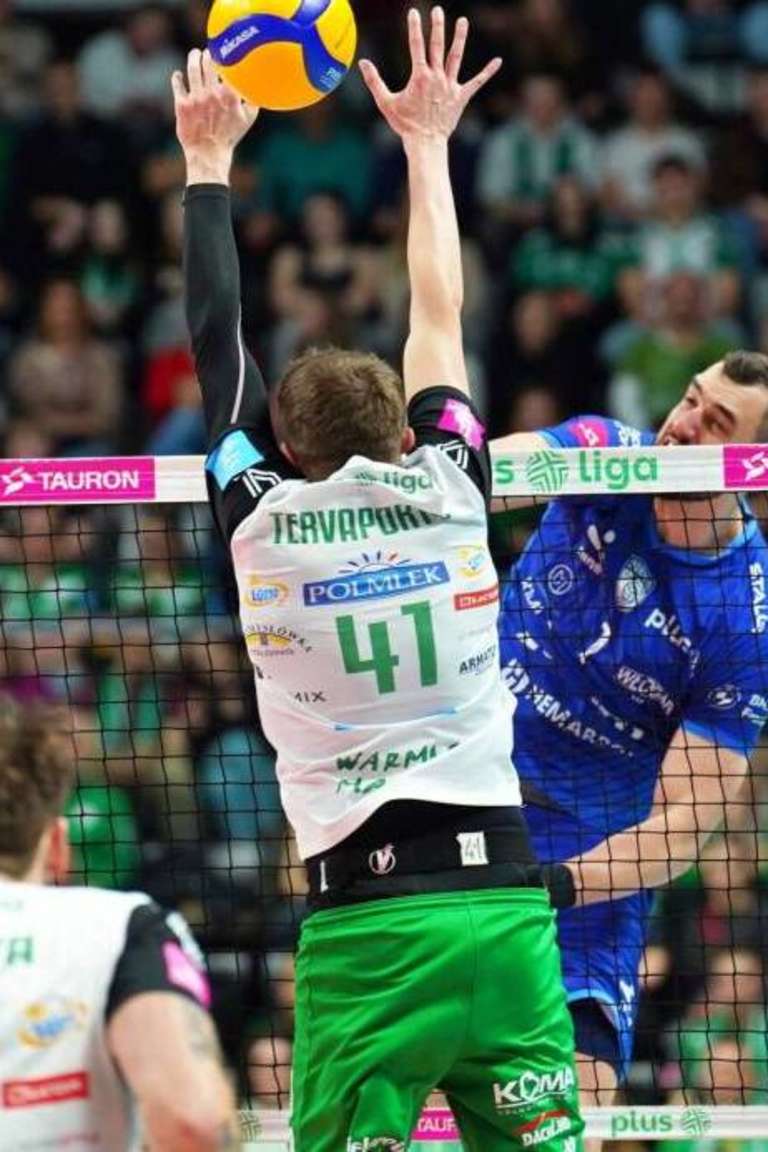 Norwid end long losing streak, zoom in on the playoffs