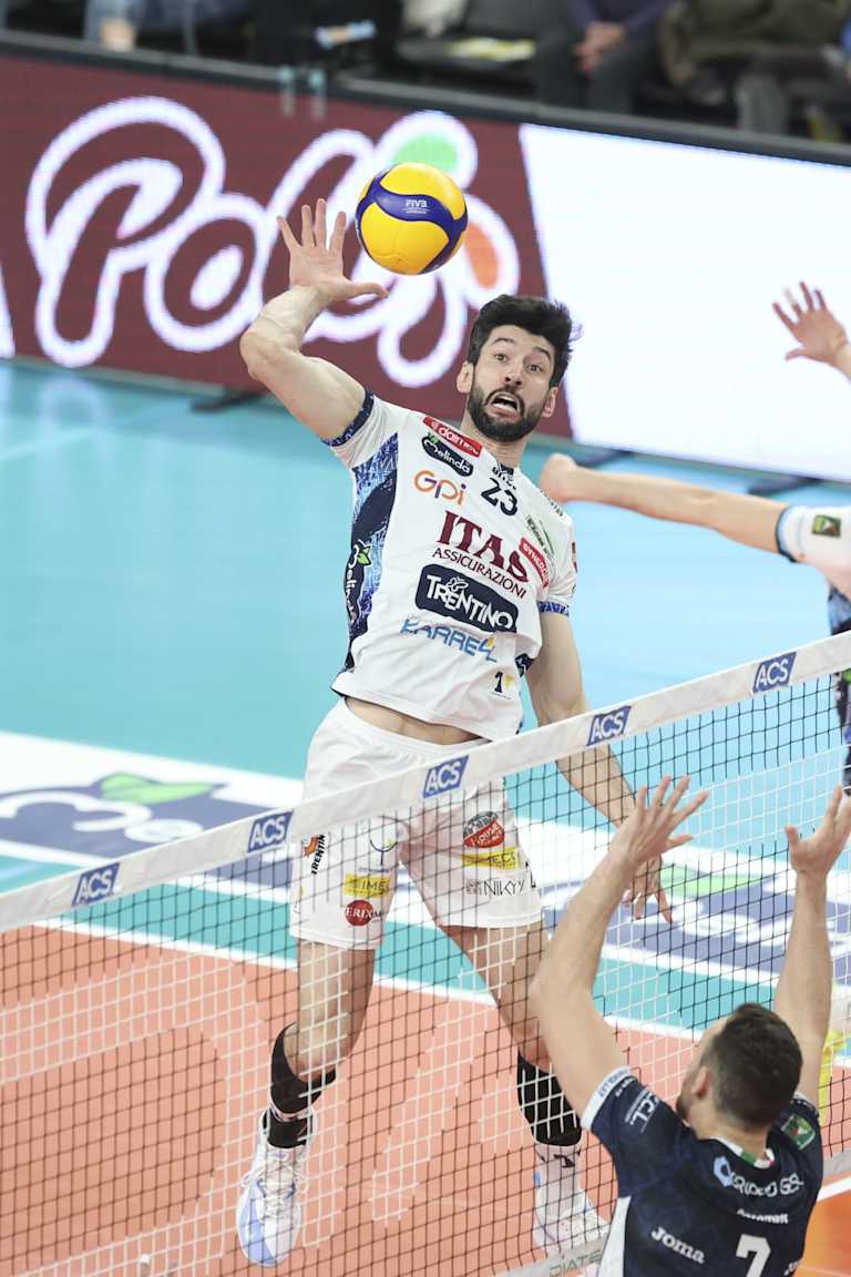 Trentino de Flavio abre os playoffs com vitória na Itália