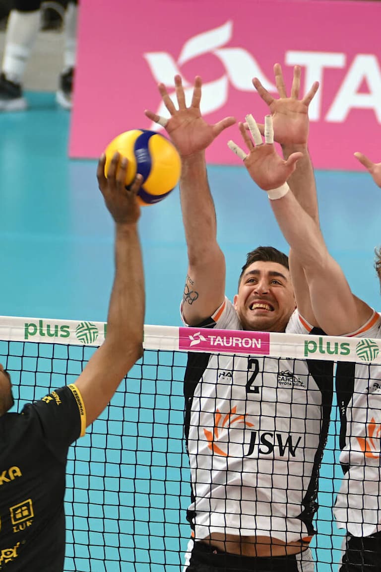 Jastrzebski wins regular season, Barkom stays alive