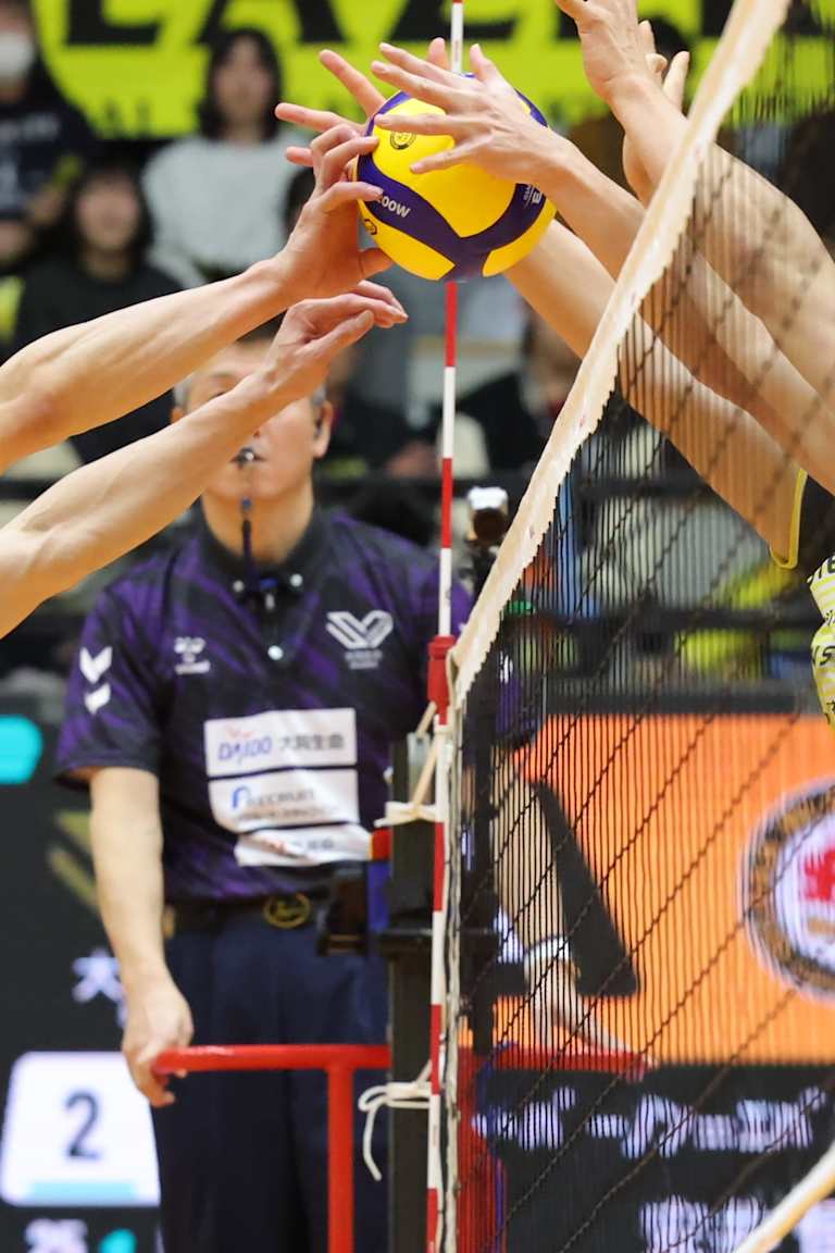 Hiroshima and Sakai to lock horns in race for last quarterfinal spot