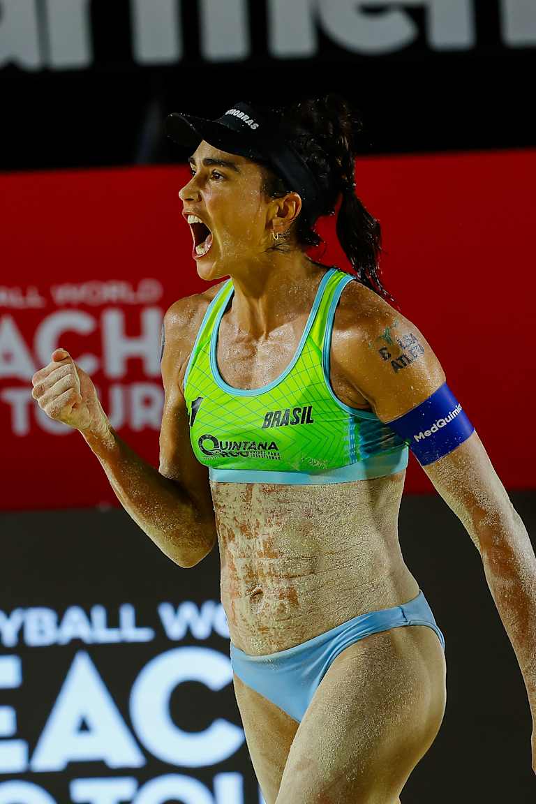 Carol/Rebecca and Cannon/Kraft play for Quintana Roo gold