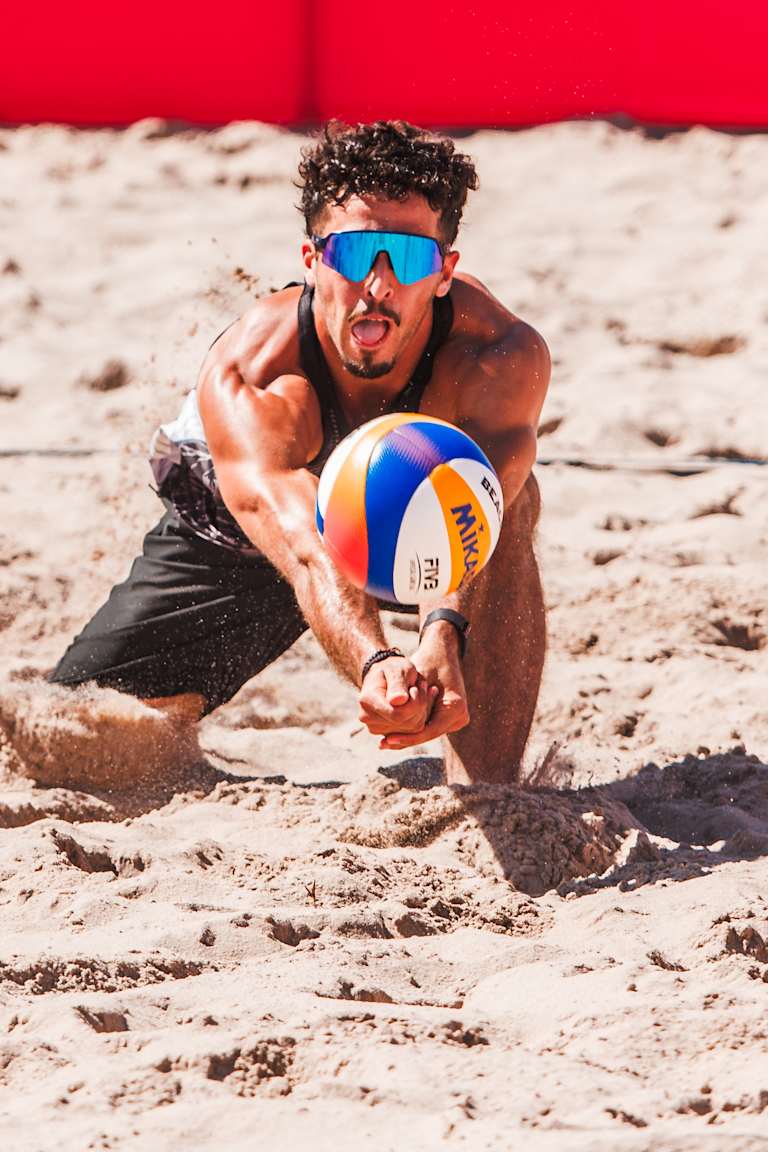 Pedrosa and Campos bounce back and make it to the Round of 12