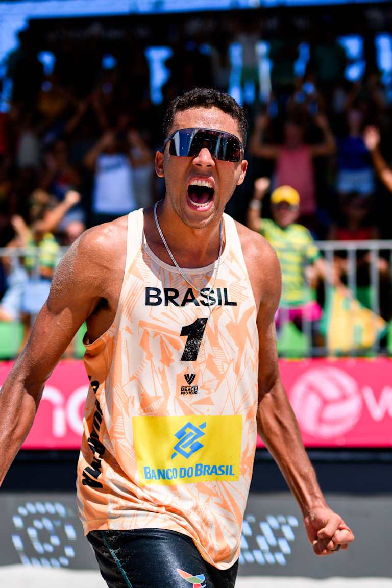 Pedro and Renato storm into the semifinals