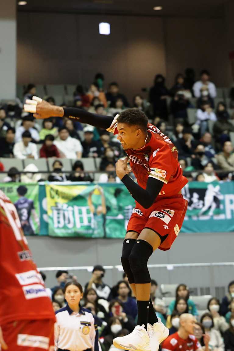 Nimir, Miyaura and DeFalco score away in quarterfinal openers