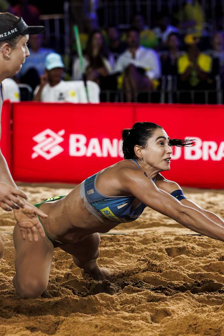 Carol & Rebecca against Nuss & Brasher for Brasilia Elite gold