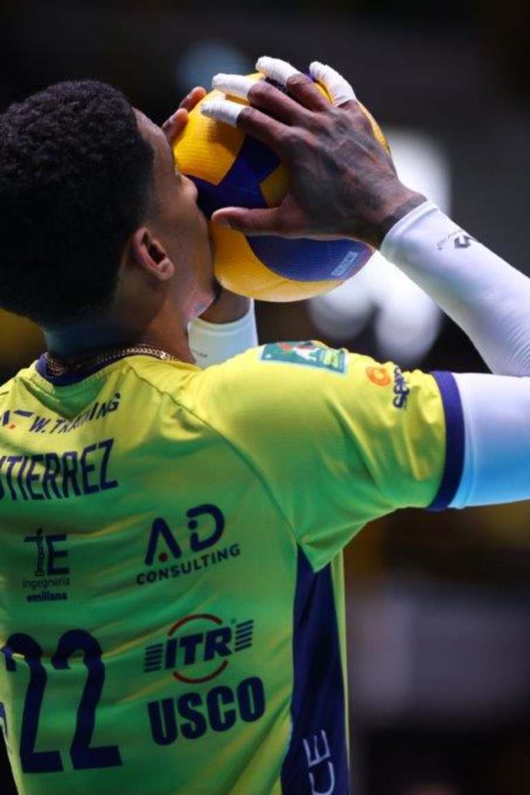 Modena stays unbeaten, books spot in fifth-place semis