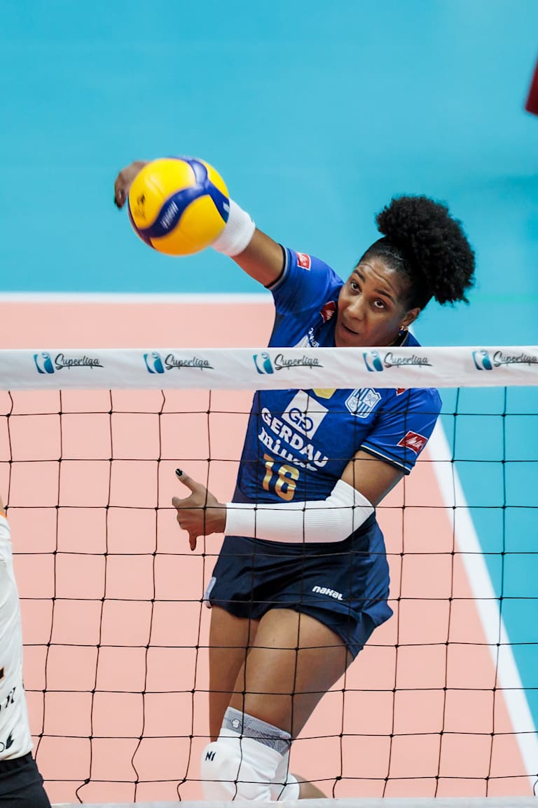 Minas e SESI buscam vaga na decisão da Superliga