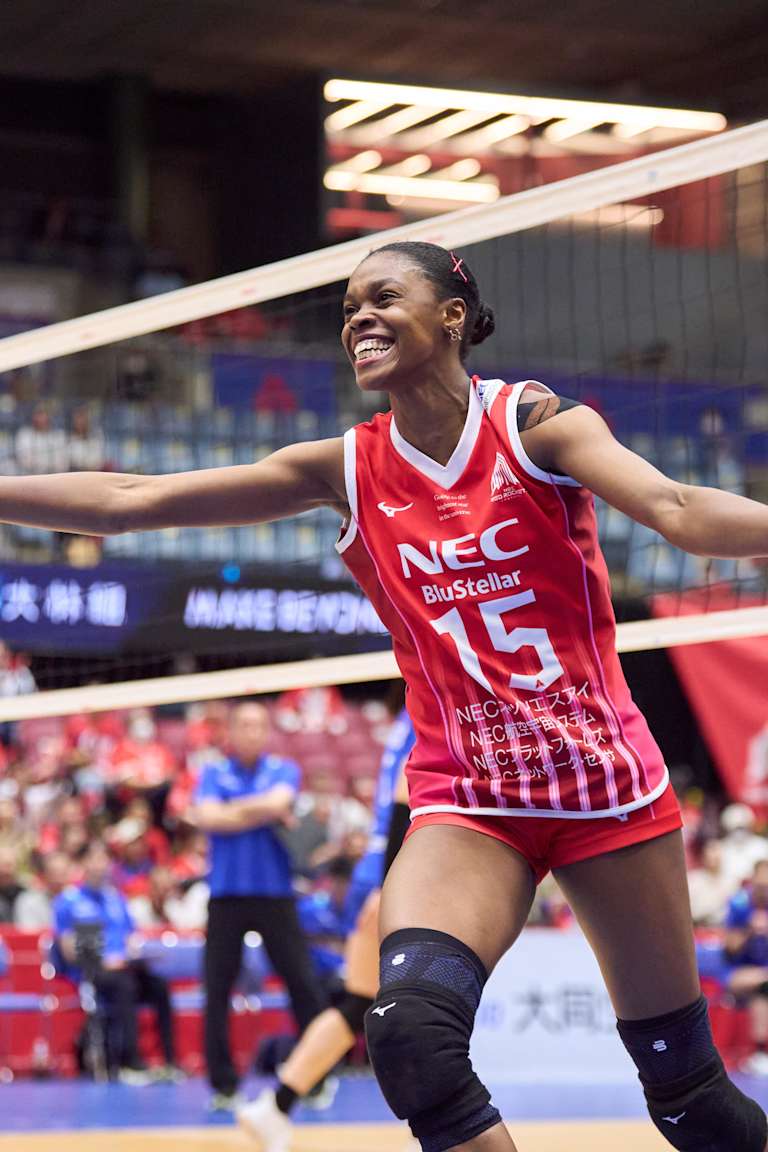 Lorrayna e Lucarelli vão à final no Japão