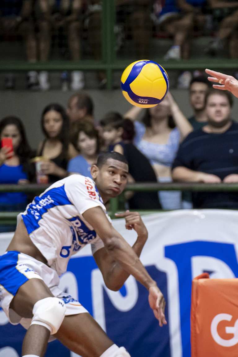 Cruzeiro e Campinas duelam pelo título da Superliga