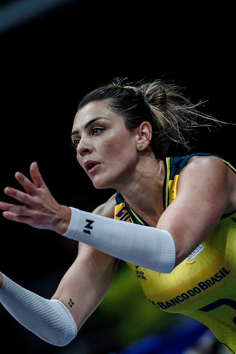 Rosamaria se anima com caras novas da seleção: “Temos meninas com muito potencial”