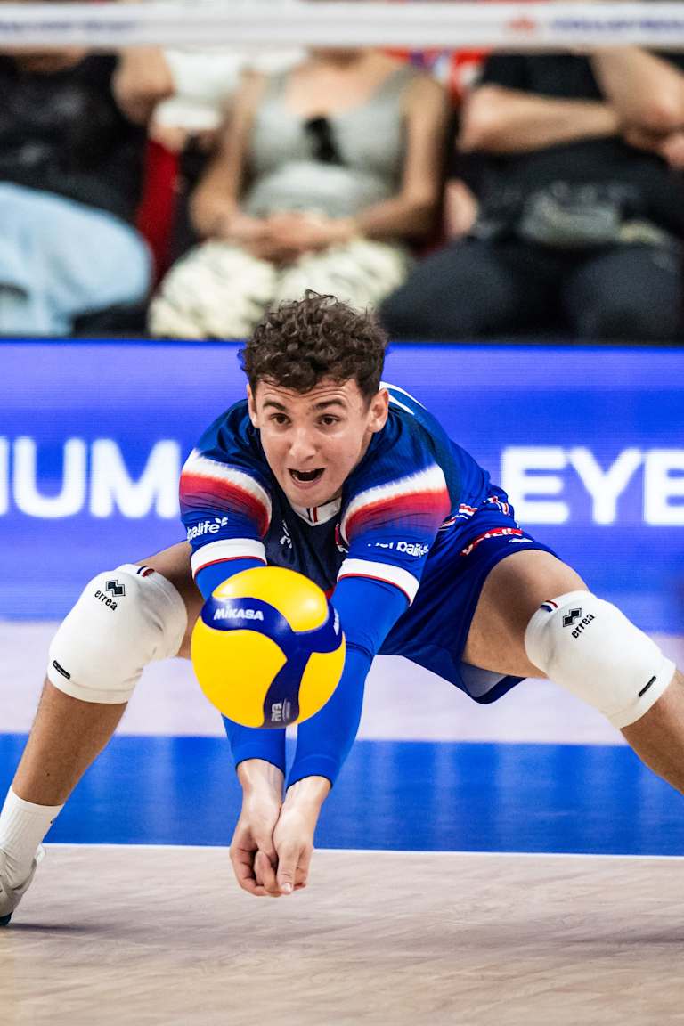 New faces lead France to victory over Czechia in Tours