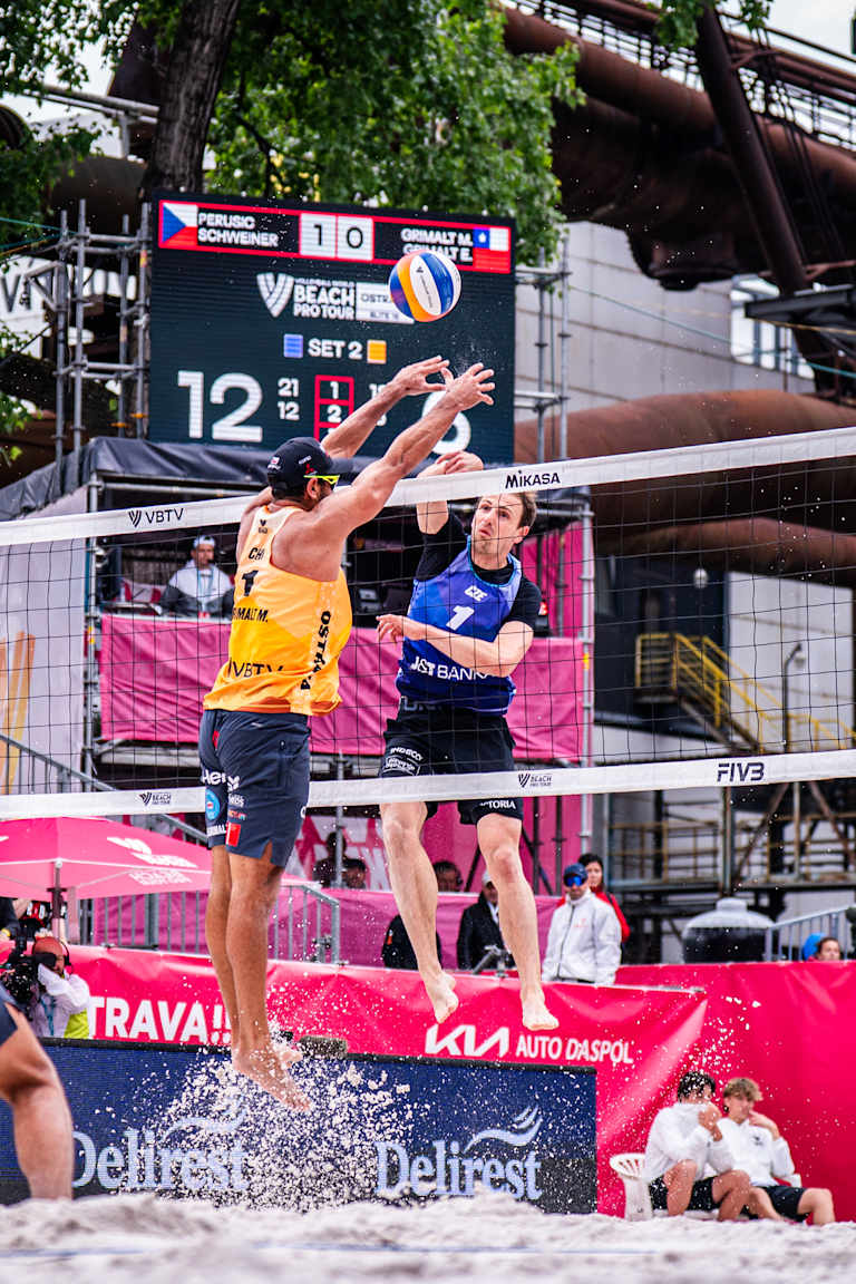 Czechs start the main draw on the right foot at home