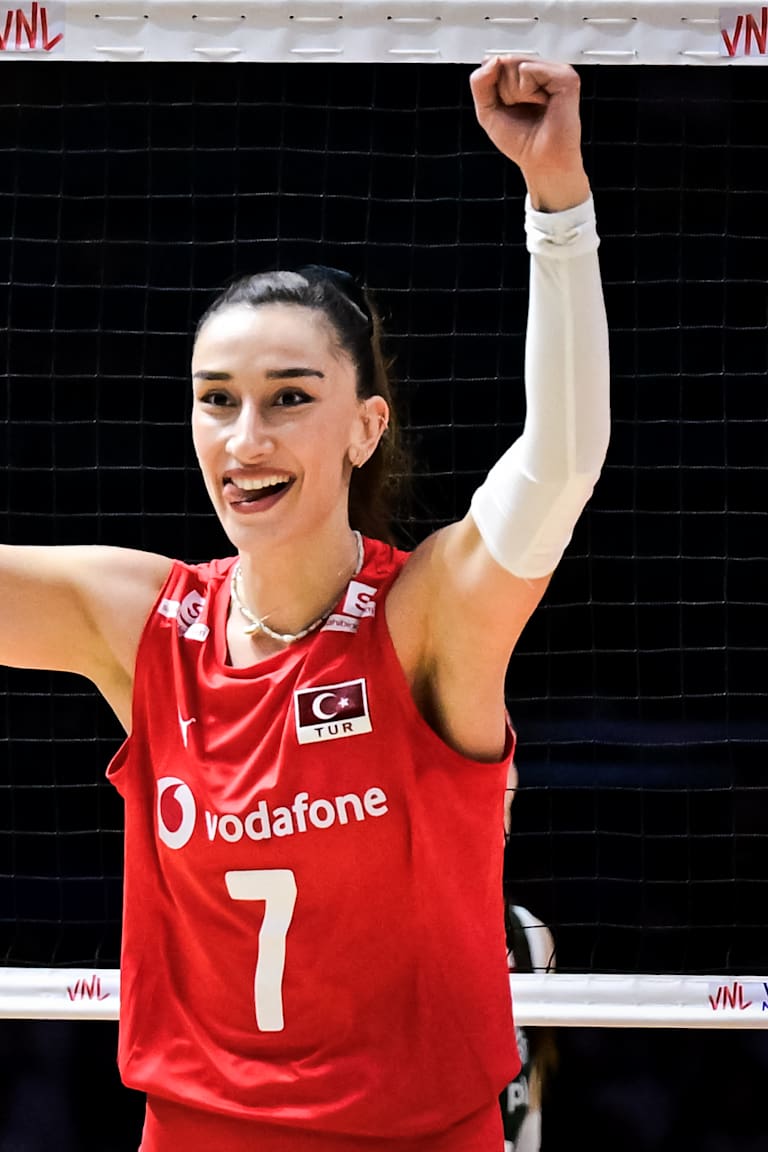 Baladın on fire as Türkiye edge Poland to continue undefeated 