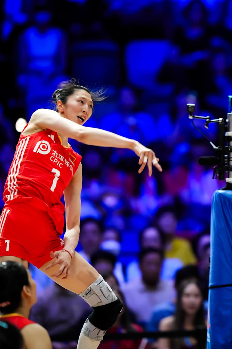 Wu powers China to great win over Japan, but sustains injury on victory point