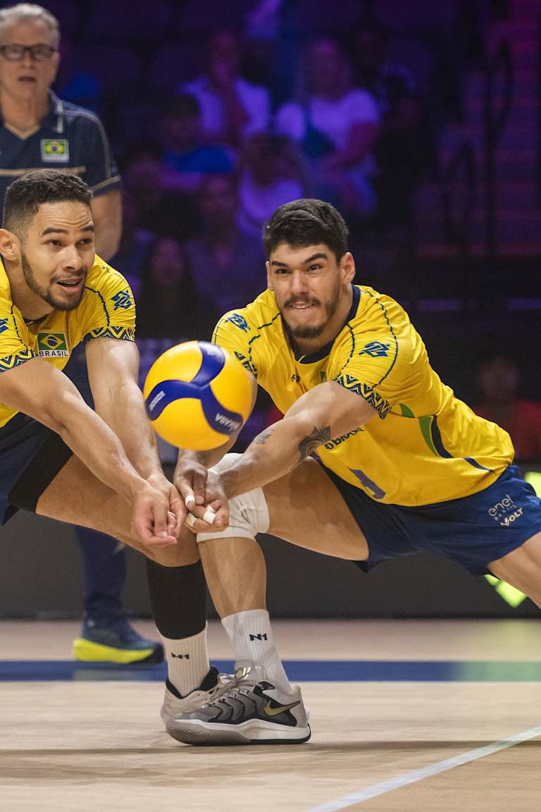 Brasil domina o Canadá e chega à vice-liderança