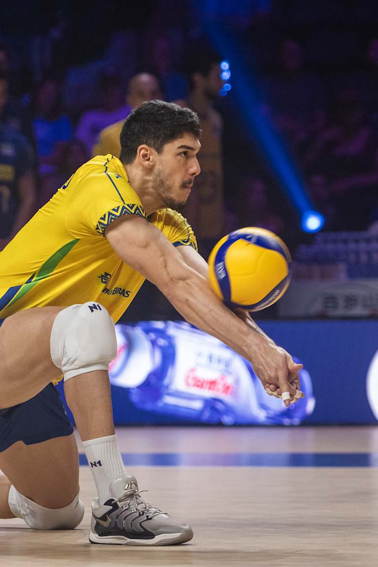 Brazil start strong in Chicago and get to second place