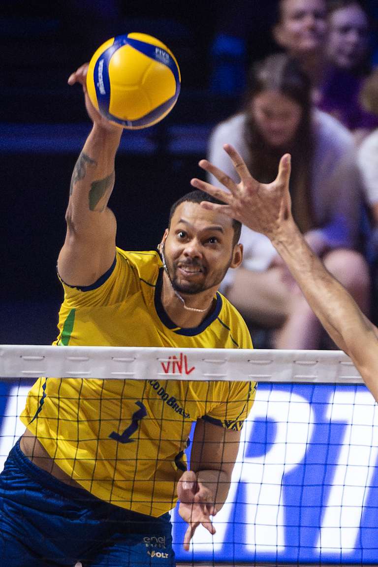 Alan is the difference as Brazil beat Italy in five-set battle