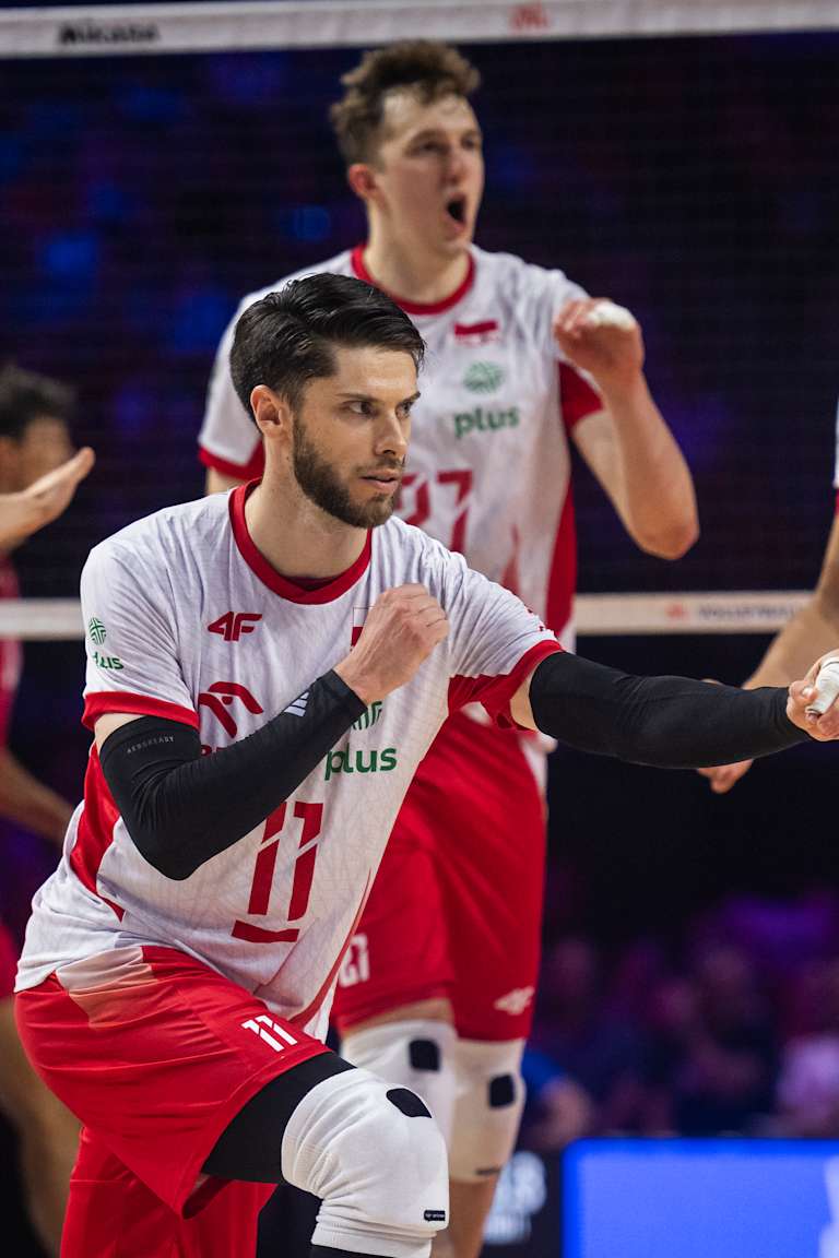 Poland cruise past the USA and return to the top of the standings