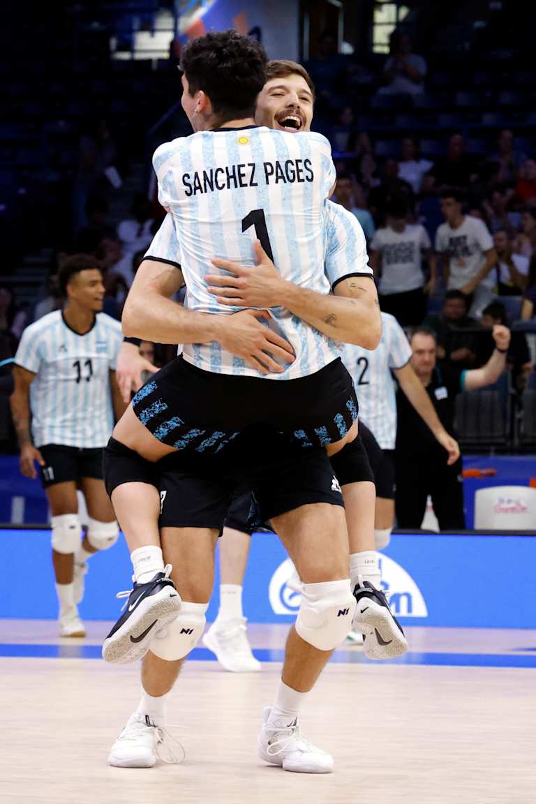 Argentina stop Cuba and get into the qualification zone