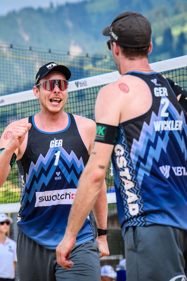 Ehlers and Wickler upset Mol and Sørum for a spot in the quarterfinals