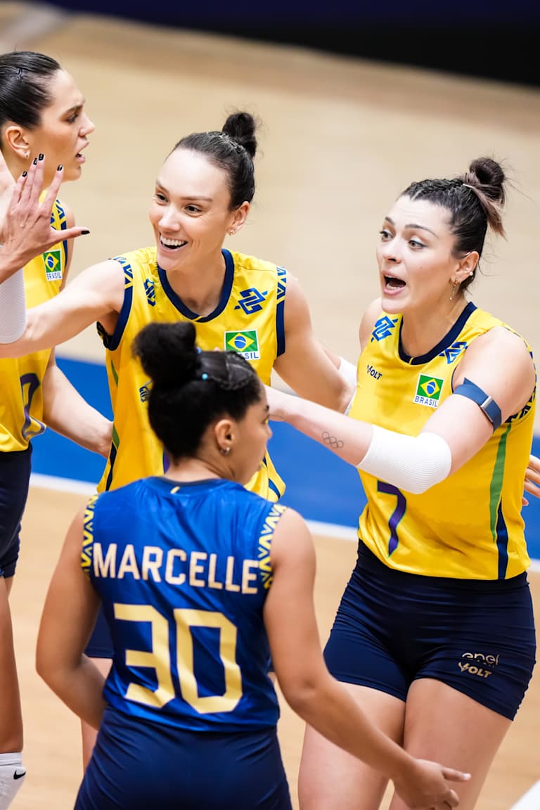 Brasil não dá chances ao Japão, avança em segundo lugar e enfrenta a Alemanha