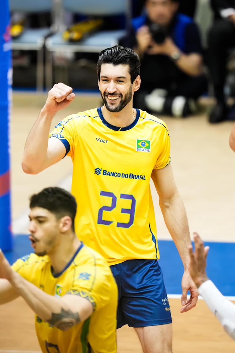 Brasil derrota a Argentina e coloca um pé na Fase Final