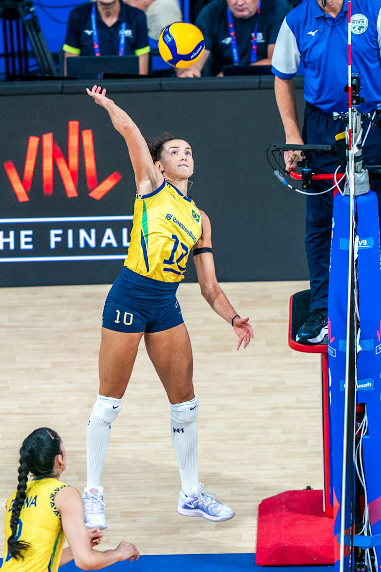 Brasil supera o Japão no tie-breaker e volta à final