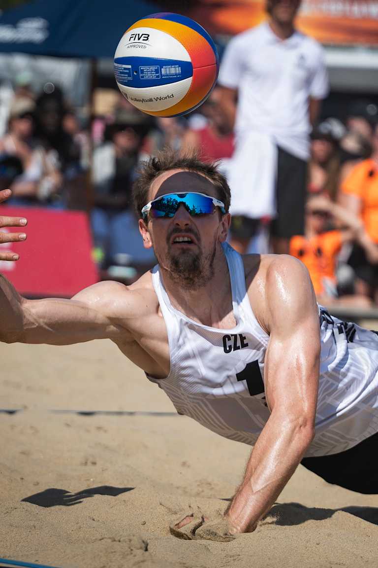 World champions lead European teams to the semis in Canada