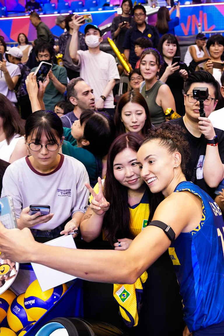Seleção feminina chega à Tailândia para a disputa do Mundial