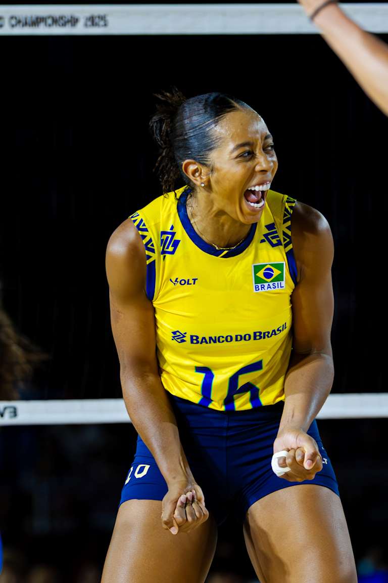 Brasil domina a Grécia e estreia com vitória no Mundial