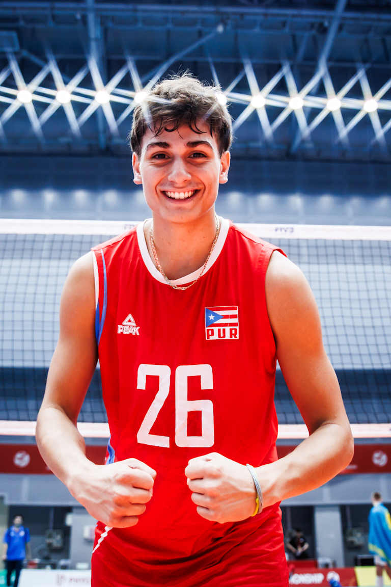 Jean Paul Gonzalez steadies through swings and shifts of the game