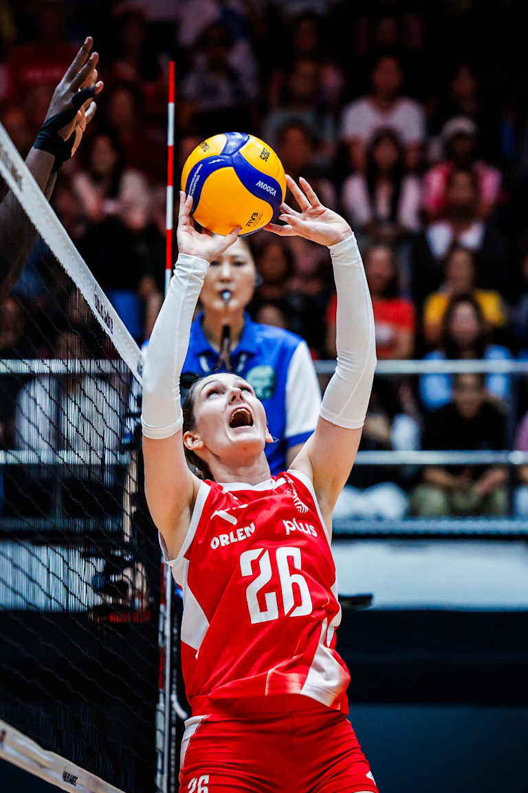 Poland contain Kenya and make it to the next round