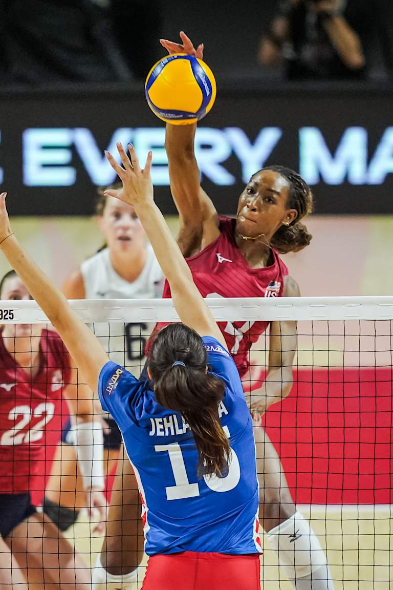 USA continue to roll and beat Czechia to advance in first place